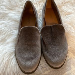 American eagle suede flats size 6 taupe VEGAN